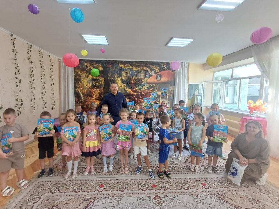 «Единая Россия» продолжает проводить акцию «Азбука Запорожья»