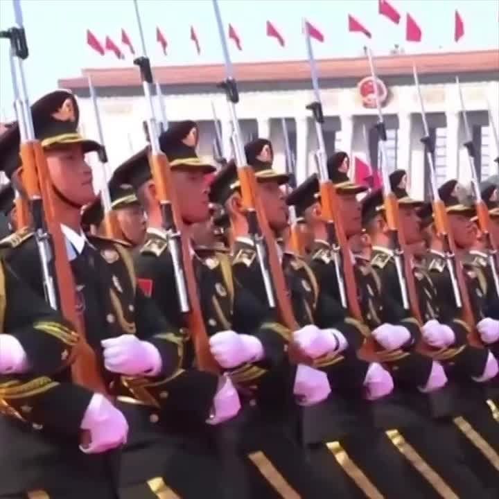 Владимир Рогов: Ничего нет невозможного для народа, который сплочён! 80 залпов из артиллерийских орудий открыли военный парад в Пекине