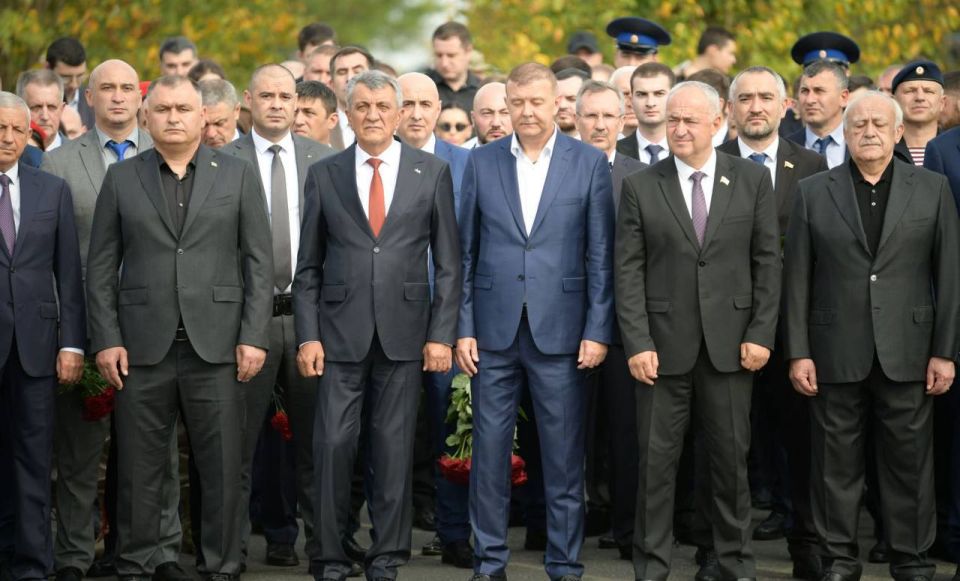  :         ,   21-     1  