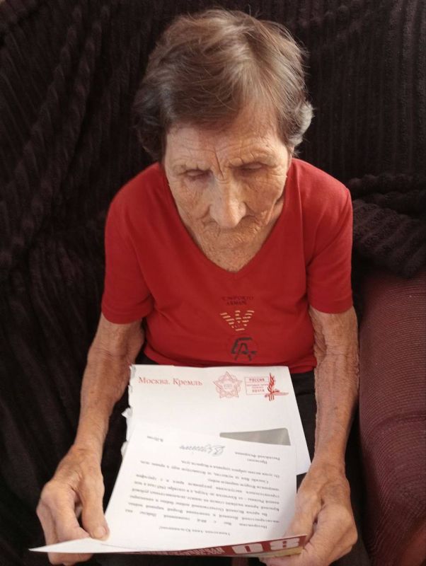 В честь 80-летия Победы над милитаристской Японией и окончания Второй мировой войны жители регионов России получают поздравительные письма от Президента Российской Федерации - Владимир Путин лично поздравил ветеранов...