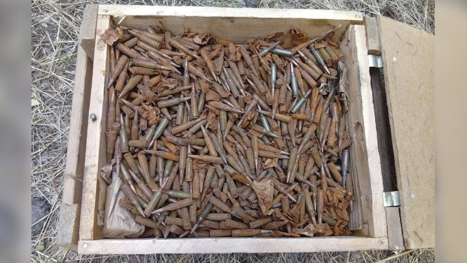 Крупную партию боеприпасов нашли запорожские полицейские на чердаке летней кухни в Васильевке