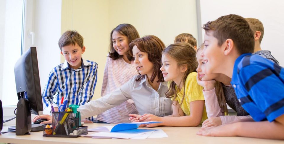 Онлайн-курс по финансовой грамотности для школьников теперь включает уроки для старшеклассников