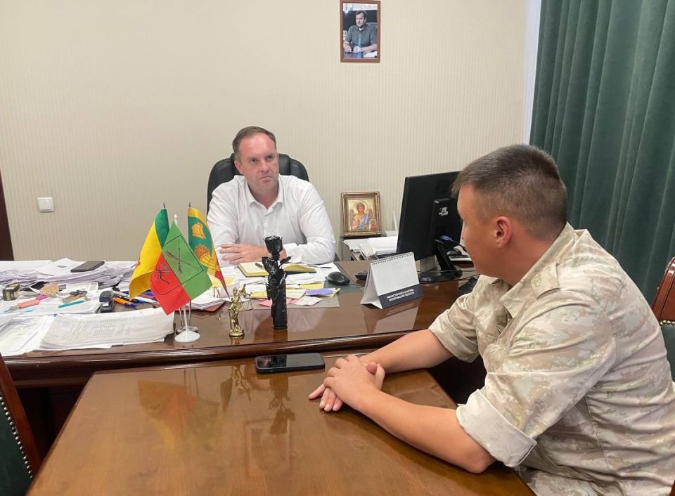 Глава Токмакского муниципального округа Александр Калмыков провел рабочую встречу с начальником штаба Регионального отделения Всероссийского детско-юношеского военно-патриотического общественного движения «ЮНАРМИЯ»...