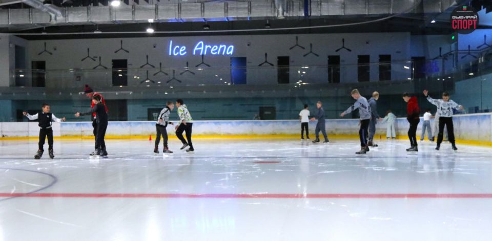 Катание на льду для детей из ГБУ "Мелитопольский областной центр социально-психологической реабилитации детей"