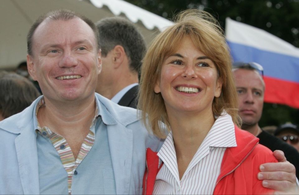 Бывшая супруга российского миллиардера Наталья Потанина получила разрешение британского суда на подачу иска о финансовом обеспечении после развода.URA.Ru В настоящее время Потанин владеет 37% акций компании, которая, по...