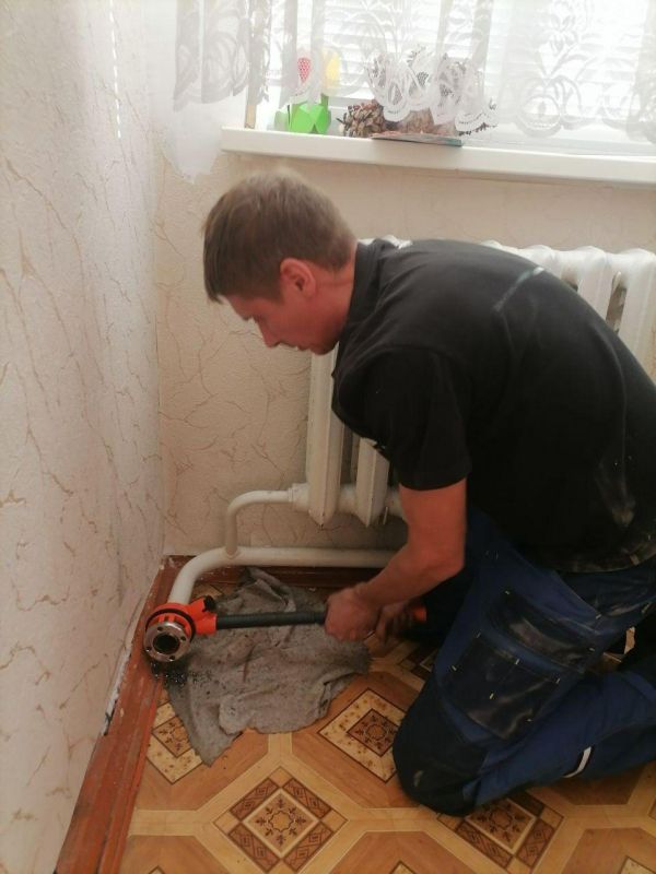 Аварийная бригада из Карелии помогает готовить соцобъекты Васильевки к отопительному периоду