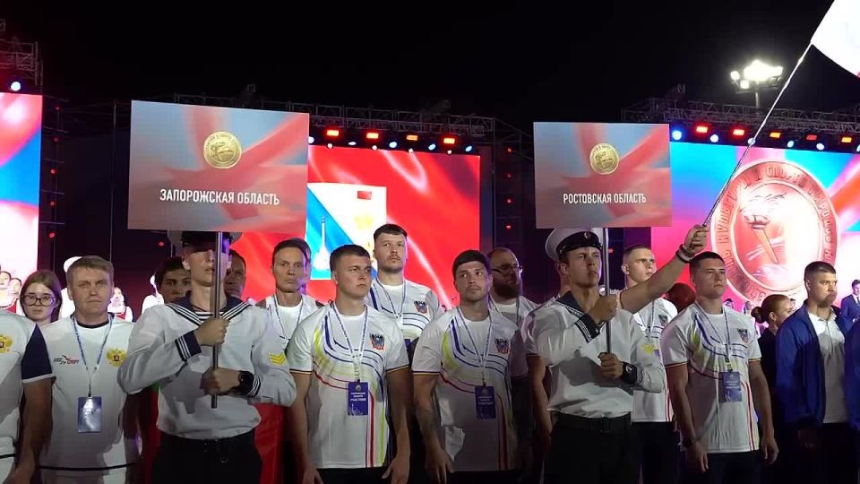 Михаил Развожаев: Наш город в эти дни стал спортивной и культурной столицей! Накануне вечером на стадионе спортивно-оздоровительного комплекса имени 200-летия Севастополя мы открыли XVI фестиваль культуры и спорта народов...