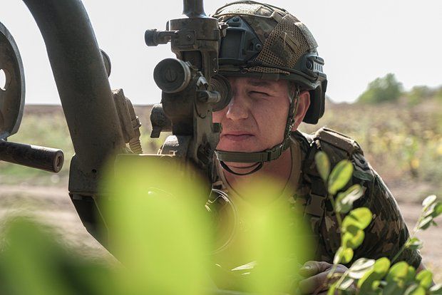 Военный Дандыкин назвал напряженными красноармейское и купянское направления