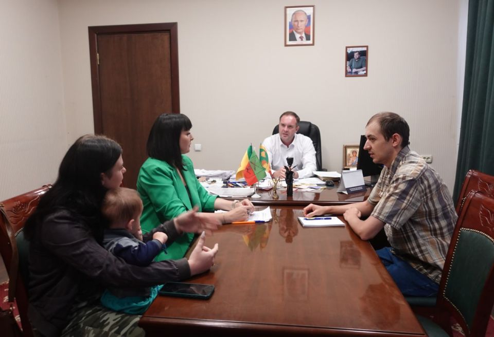Глава Токмакского муниципального округа Александр Калмыков провел личный прием граждан