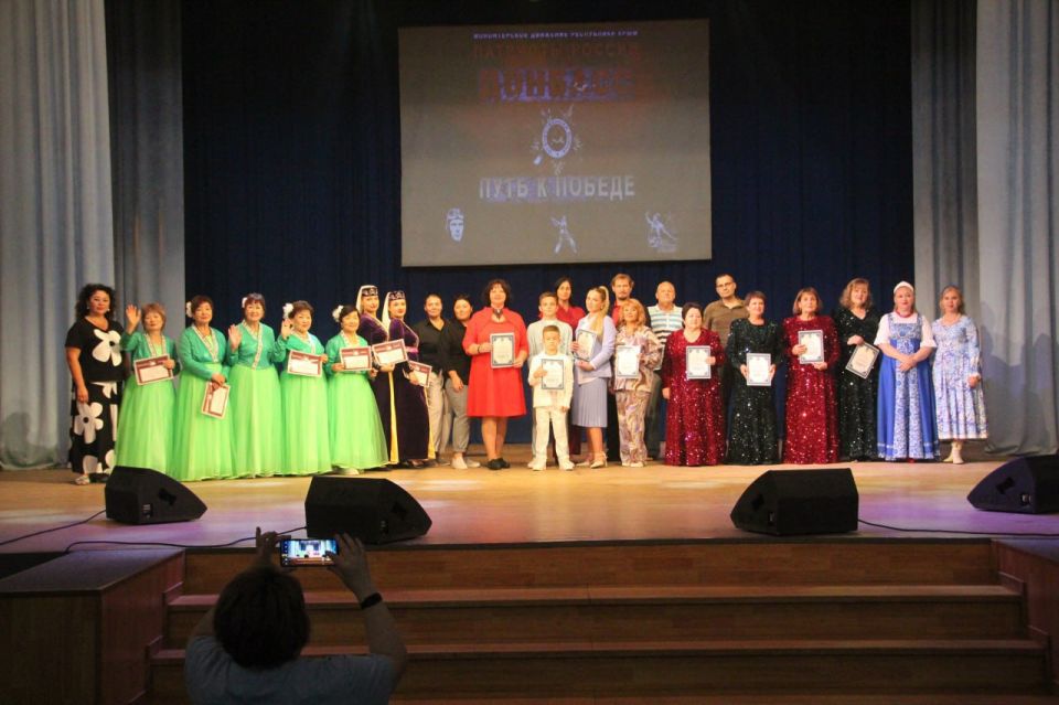 Виктор Емельяненко: В Мелитополе во Дворце культуры имени Шевченко состоялся праздничный концерт