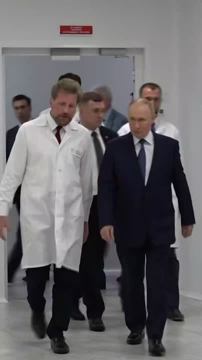 Главные новости за день:. Владимир Путин посетил федеральную территорию Сириус Протесты в Непале обернулись серьезными беспорядками, более 20 человек погибли, премьер подал в отставку Израиль нанес удар по членам политбюро...