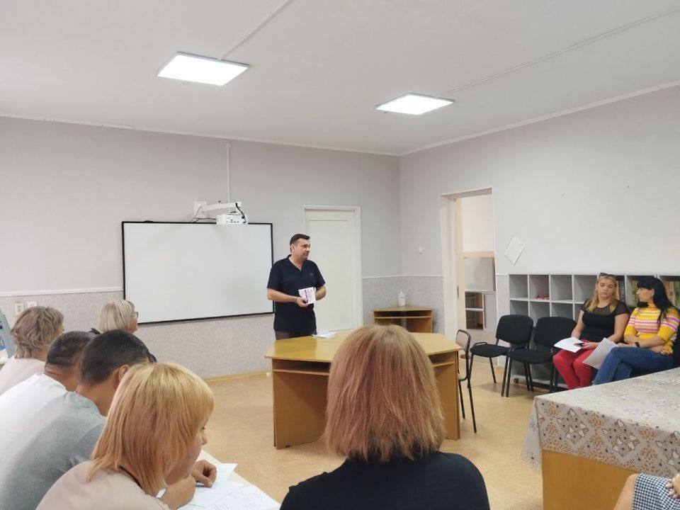 В Молочанской средней школе №2 прошла встреча с педагогическим коллективом учреждения