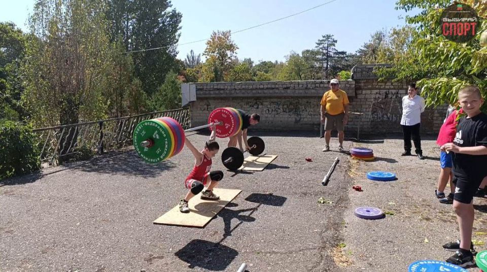 Федерация тяжелой атлетики Запорожской области провела мастер-класс по тяжелой атлетике в СОШ №1 г.Днепрорудное