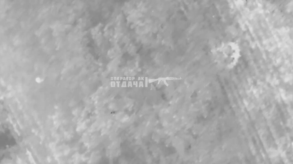 Запорожский фронт.. На Ореховском направлении наша разведка вскрыла позицию боевиков ВСУ в районе н.п Преображенка, после чего батарея реактивных огнемётных систем 58 Армии накрыла цель плотным огнём