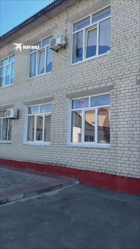 «Дети для нашего врага – это цель!»: Глава Васильевского округа показала последствия налета дронов ВСУ на школу