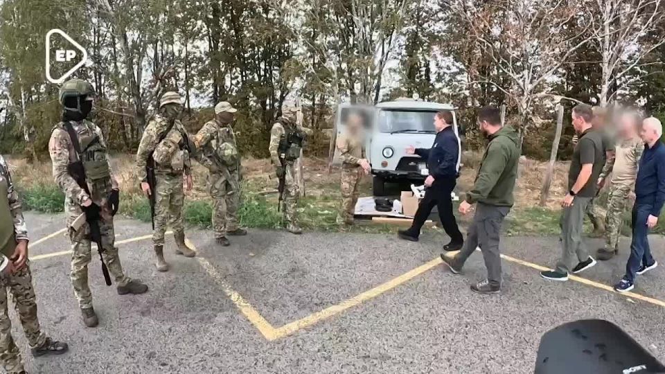 «Единая Россия» продолжает помогать бойцам на передовой