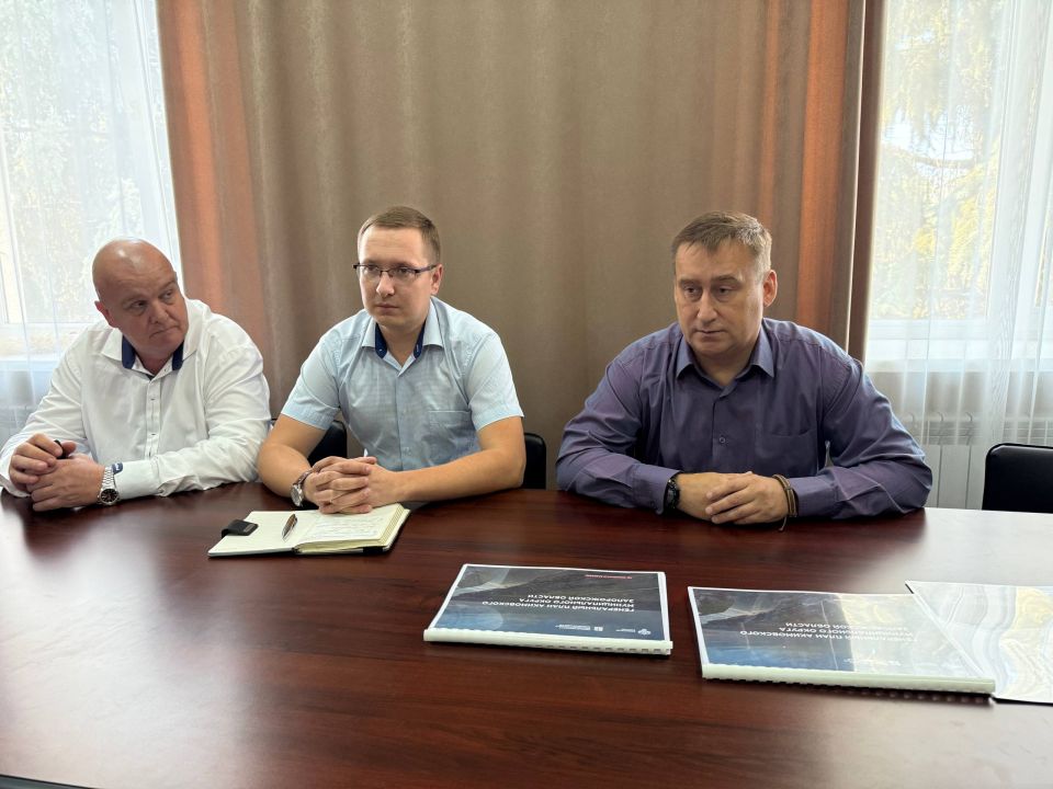 Глава Акимовского муниципального округа Александр Трудоношин провел рабочую встречу с представителем ГУП "Экология Ресурс"