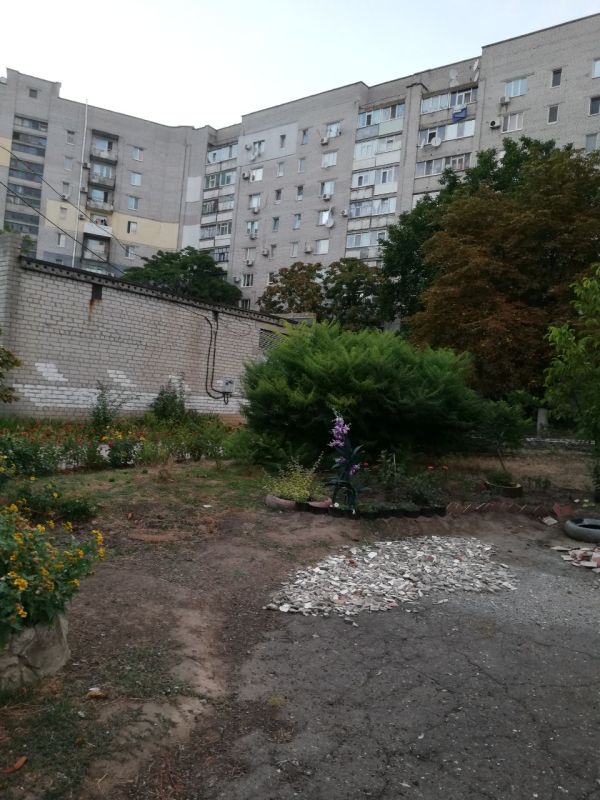 С добрым утром! Пусть твое настроение расцветет красивым букетом эмоций, а новый день подарит множество поводов для радости