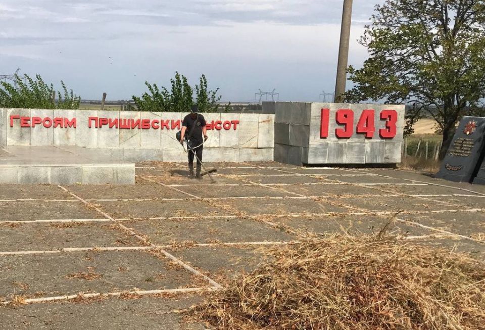 На территории Токмакского муниципального округа проводятся работы по благоустройству памятников военной истории