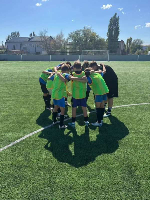 13 сентября в пгт.Приазовское прошло физкультурно-спортивное мероприятие по футболу среди юношей 2013-2014, 2015-2016 г.р.,посвященное 80-летию Победы в Великой Отечественной Войне