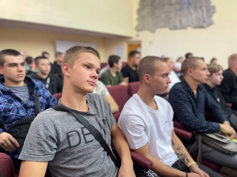 В Днепрорудненском профессиональном лицее прошло мероприятие на тему: «Предупреждение вовлечения молодежи в противоправную деятельность»