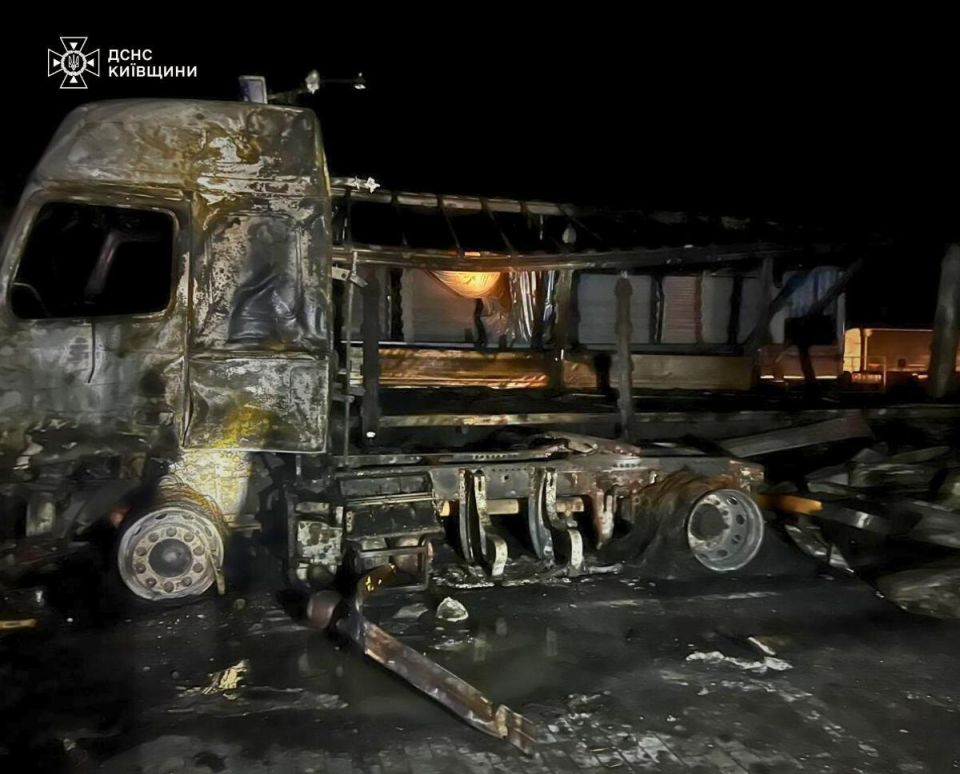 В Запорожья горят грузовики и поражены предприятия