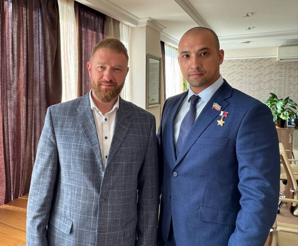 Александр Малькевич: В День танкиста в Казани посчастливилось встретиться с человеком-легендой, чья отвага не нуждается в представлениях – Героем России, депутатом Госсовета Татарстана Расимом Баксиковым