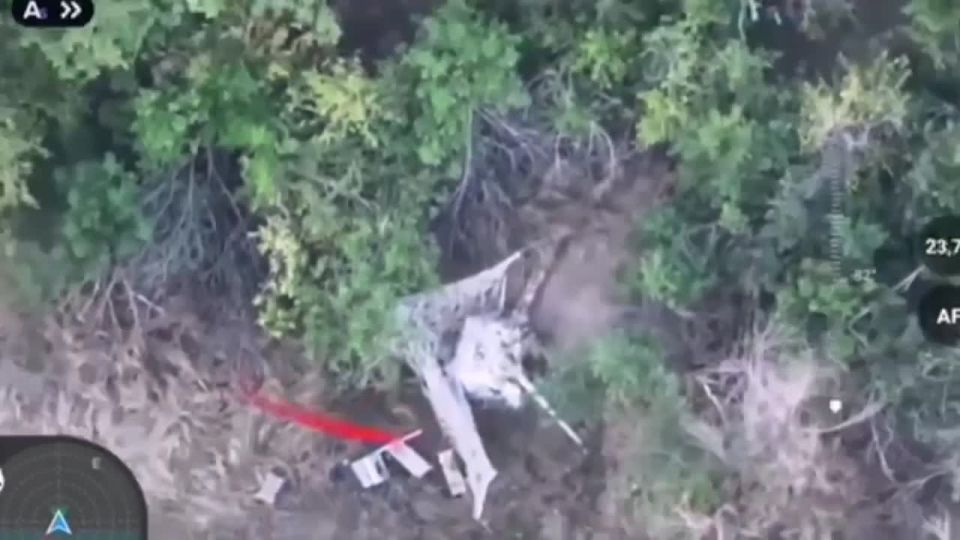 Операторы FPV-дронов совместно с артиллеристами группировки войск «Днепр» уничтожили артиллерийское орудие ВФУ на Ореховском направлении в Запорожской области