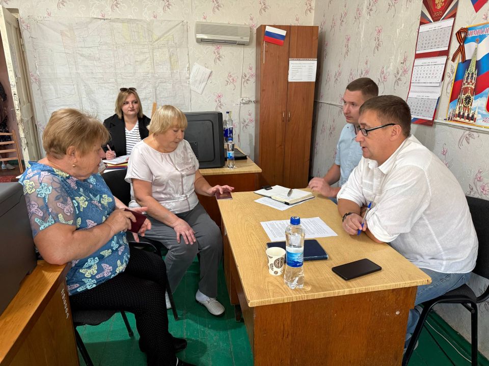 Глава Акимовского муниципального округа Александр Трудоношин провел личный прием граждан в Переможненского территориальном отделе