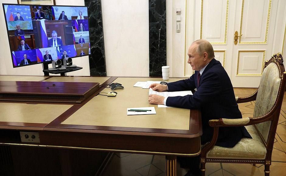 Министр строительства и ЖКХ РФ Ирек Файзуллин выступил на совещании Президента России Владимира Путина с членами Правительства РФ