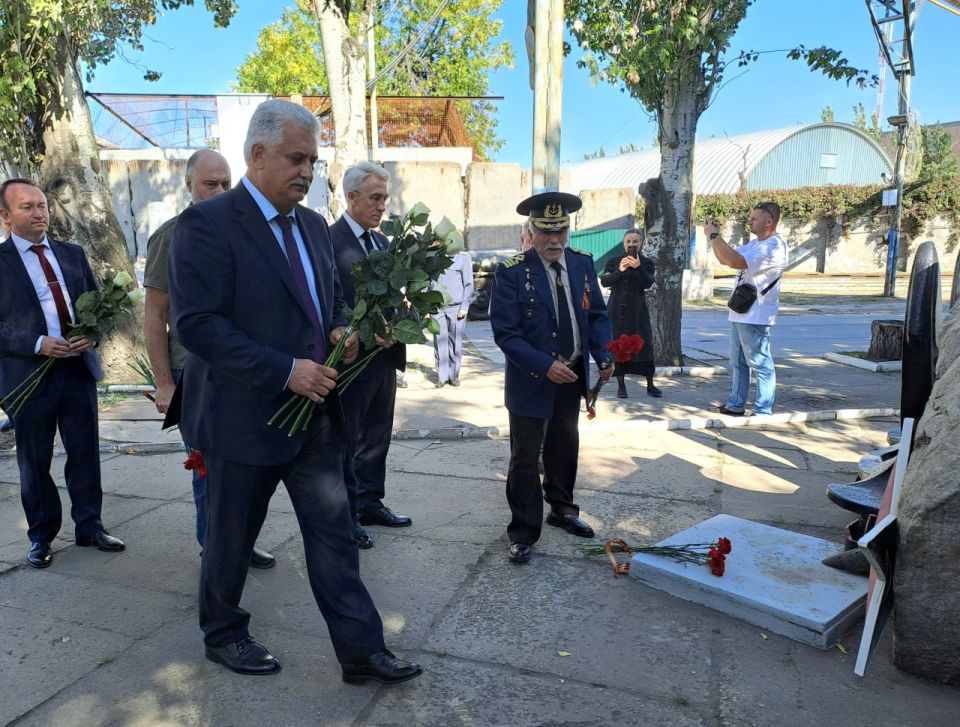 ����� ��������� ������ �������� ������ � ��������������� ������������� � �������������� �������� ����� � ���������� �������-�����������