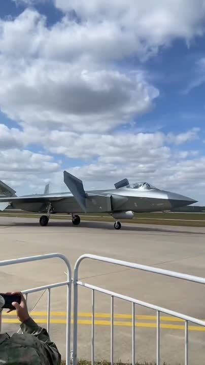 �������� ����������� ������ ��������� J-20A ��� ����� �� ������� � �������
