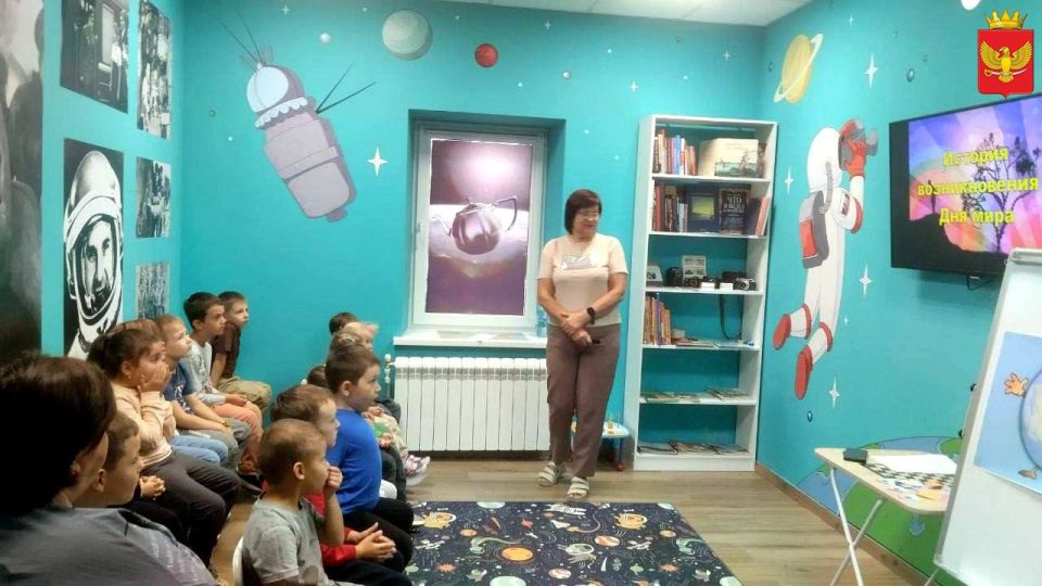 В Приморском краеведческом музее для малышей детсада "Ивушка" провели познавательное мероприятие, приуроченное к Международному Дню мира, который приходится на 21 сентября