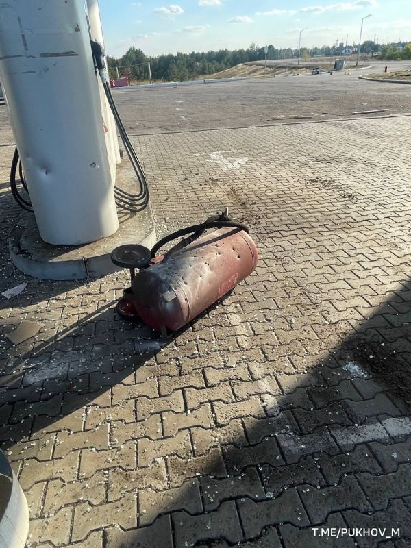 Два человека получили ранения в результате атаки дрона ВСУ на автозаправку в Энергодаре, сообщил мэр Максим Пухов