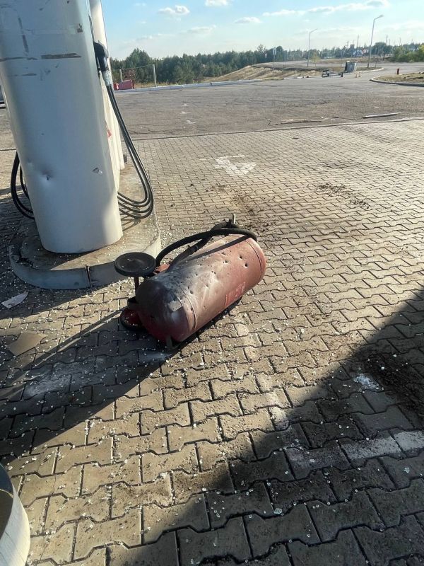 Дрон ВСУ атаковал АЗС в Энергодаре Запорожской области, повреждены несколько автомобилей, ранены два мирных жителя