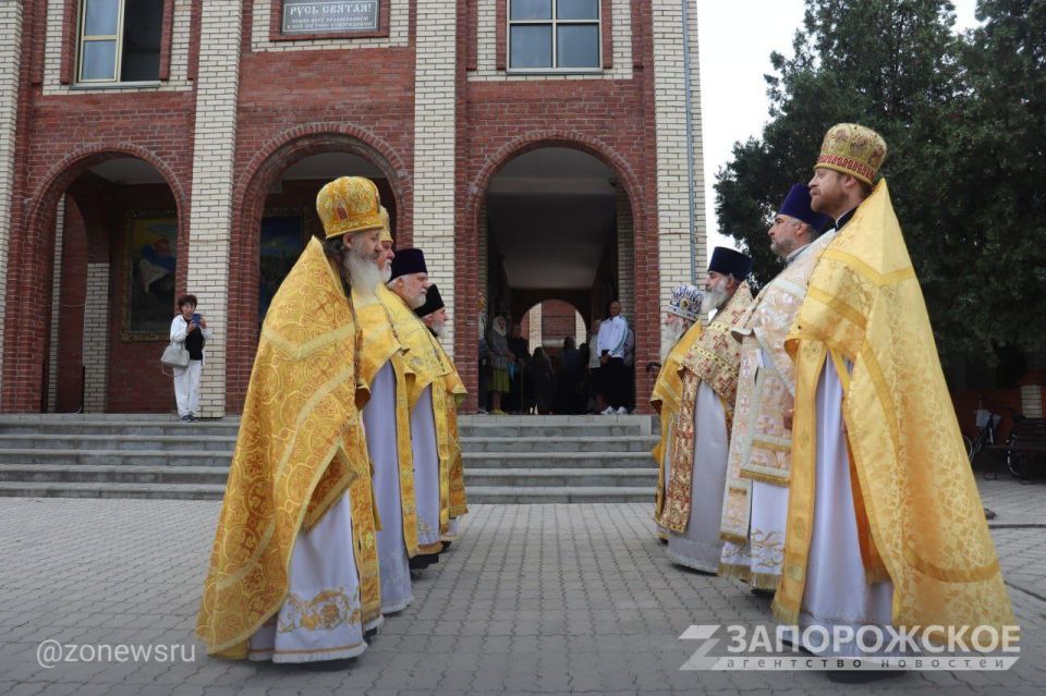 Верующие Приморска встретили три православные святыни из Москвы