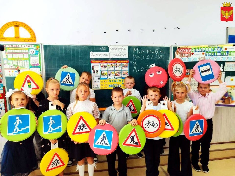 ПЕРВОКЛАССНИКИ ПЕРВОЙ ГОРОДСКОЙ ШКОЛЫ СТАЛИ НАСТОЯЩИМИ ПЕШЕХОДАМИ!