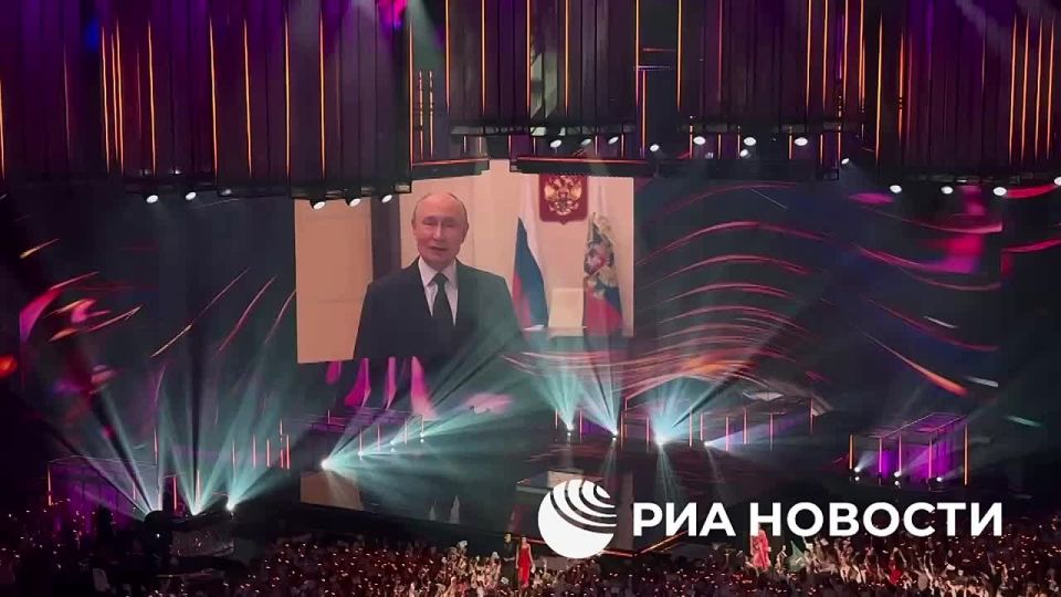 Владимир Путин выступил со специальным видеообращением к гостям и участникам "Интервидения"
