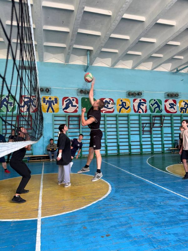 Дружеская волейбольная игра в СОШ №1