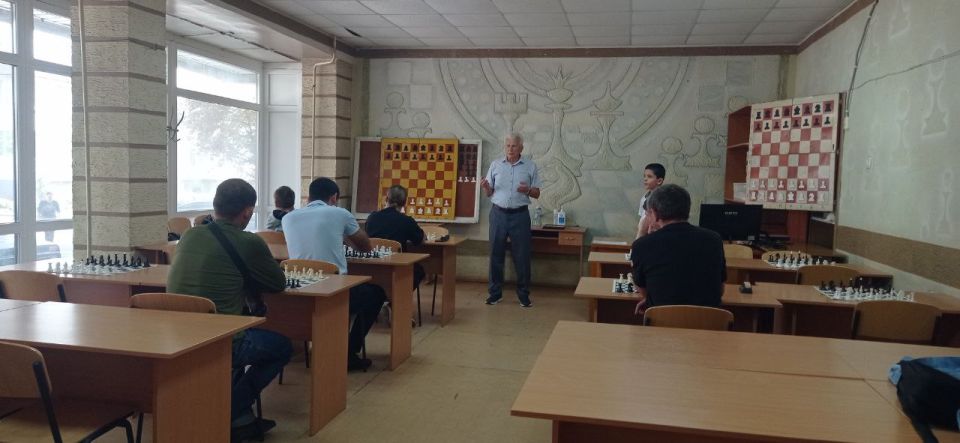 В честь 82-й годовщины освобождения города Токмак от немецко-фашистких захватчиков в шахматном клубе состоялся блиц-турнир по шахматам