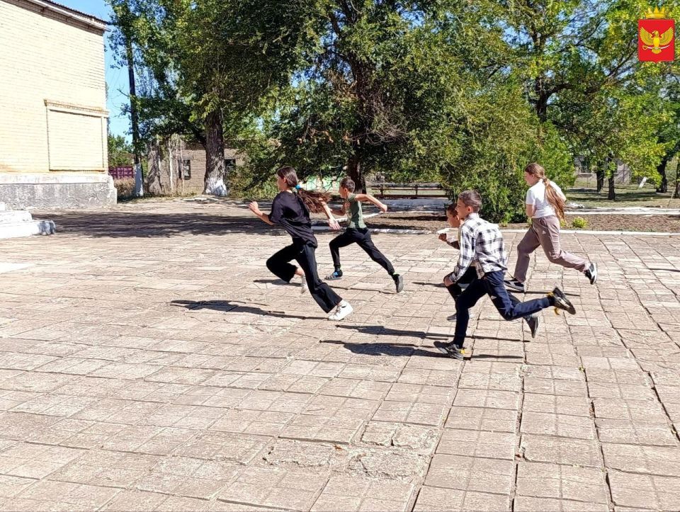 В понедельник, 22 сентября, сотрудники Мануйловского сельского клуба и библиотеки провели для подрастающего поколения антинаркотическую акцию "Мы за спорт, мы против наркотиков"