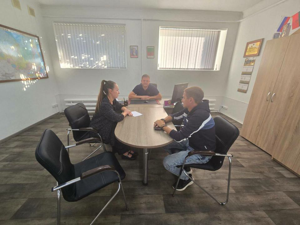 Министр Минимущества Запорожской области Антон Прокофьев в начале этой недели провел рабочую встречу с представителем Мурманской области в Приморском муниципальном округе Ириной Гайдуковской и представителем аварийной...