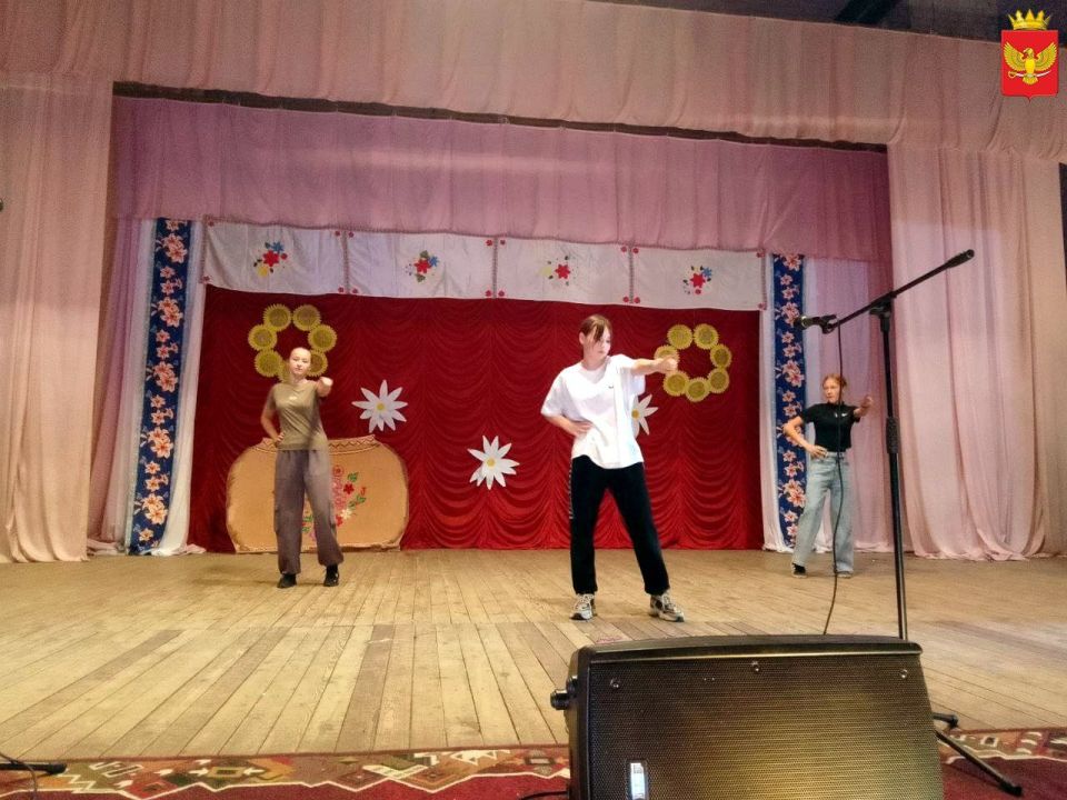 Концерт, посвященный Всемирному дню русского единения, состоялся 21 сентября в Петровском сельском клубе