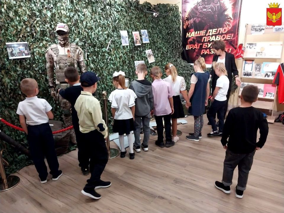 На протяжении прошлой недели в Приморском краеведческом музее побывали учащиеся 2-8 классов ГБУ ОО ЗО "СОШ №1" г. Приморск