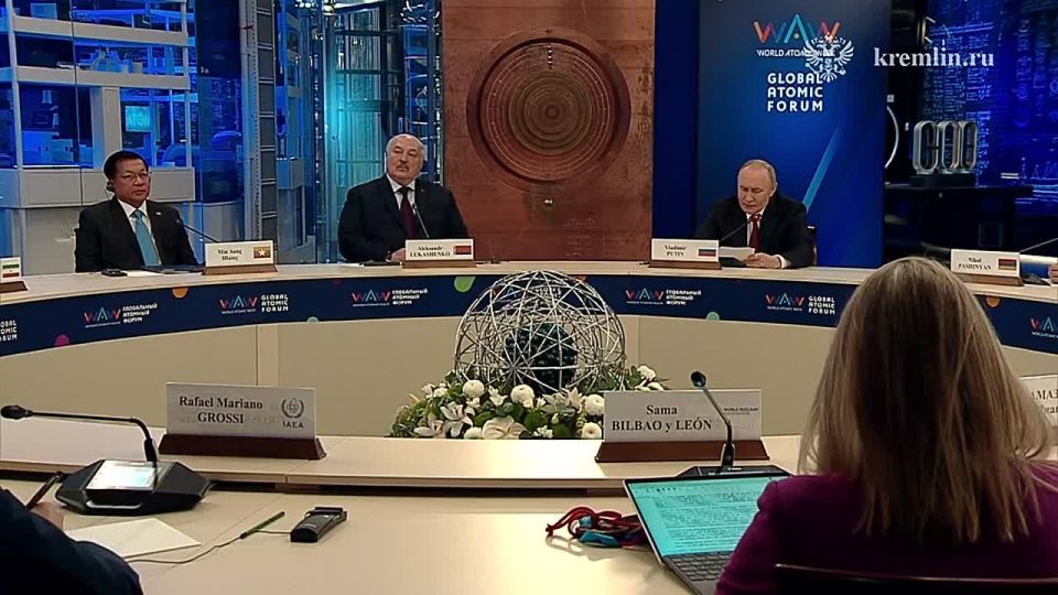 Президент России Владимир Путин выступил на Глобальном атомном форуме