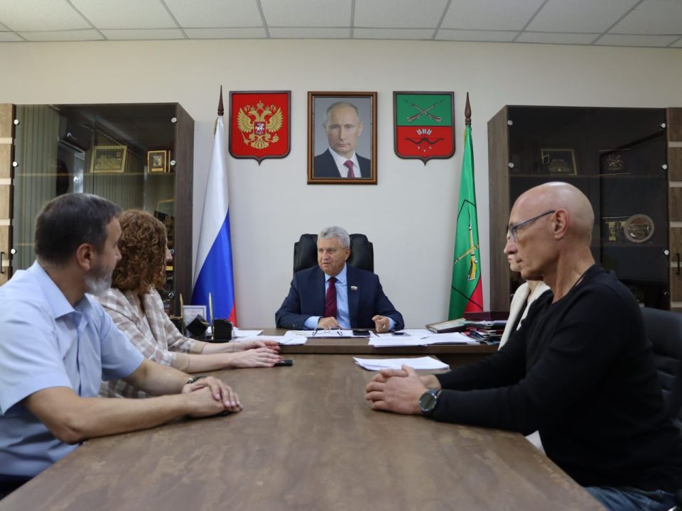 Виктор Емельяненко: Провел рабочую встречу с министром образования и науки Запорожской области Александром Калягиным и и. о. министра культуры Запорожской области Светланой Назиной