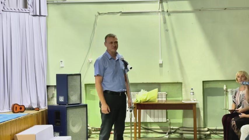 Председатель городского совета Олег Мотрук посетил представление ансамбля молодых гитаристов, которое состоялось в Доме культуры «Современник»