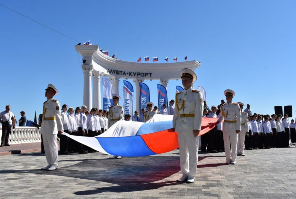 Представители СОЦПРОФ из новых регионов России приняли участие в праздновании Дня флага Крыма и Дня воссоединения