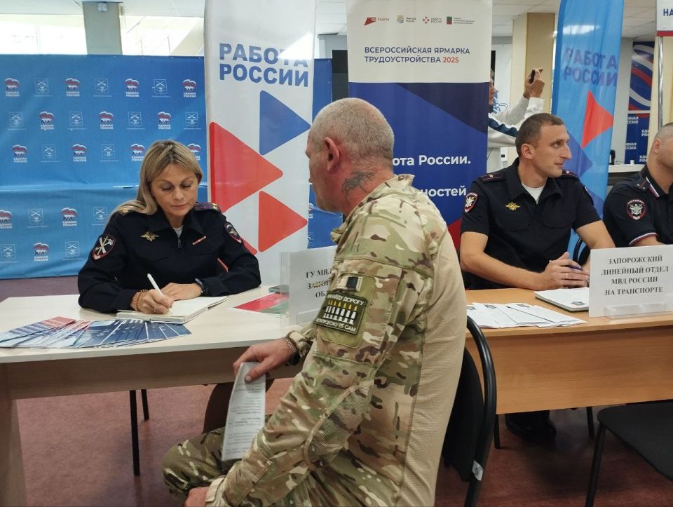 Команда запорожского филиала фонда «Защитники Отечества» приняла участие в ярмарке вакансий, организованной Центром занятости населения Мелитополя (ЦЗН)