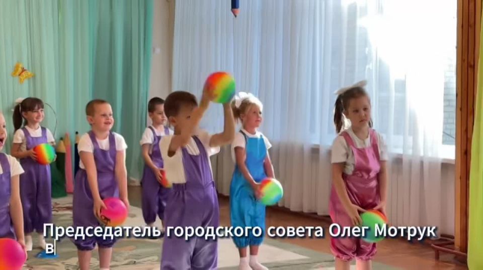 Работников дошкольного образования чествовали в Энергодаре